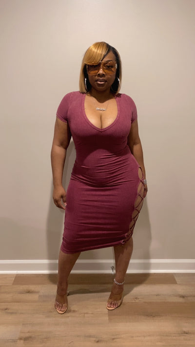 Peekaboo Dress (Wine)